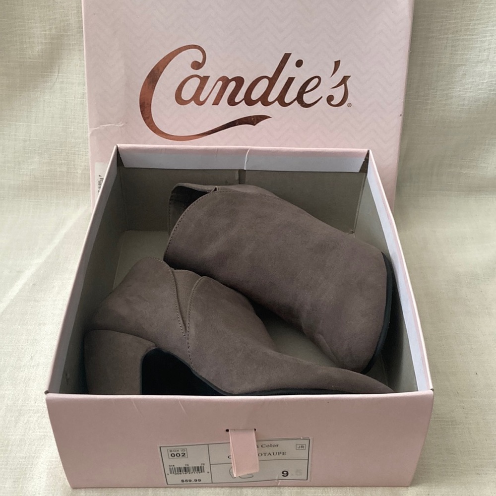 Women’s suede taupe heeled bootie. Size 9